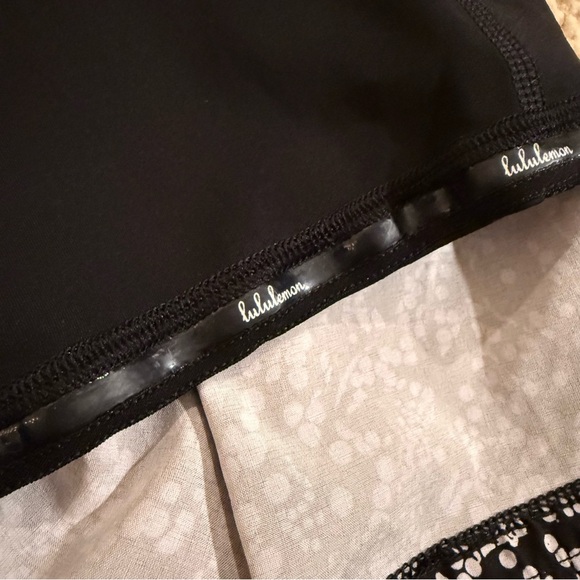 Lululemon Pace Rival skirt in the Chirakasu Alpine White/Chirasu Black - Picture 9 of 9